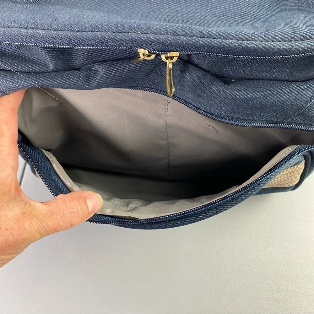 Protocol navy & tan medium sized overnight travel bag 14x8x8